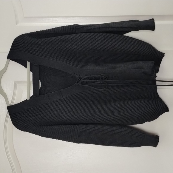 Lovemarks gray chunky v-backline sweater size large with criss cross tie in back - Picture 3 of 9